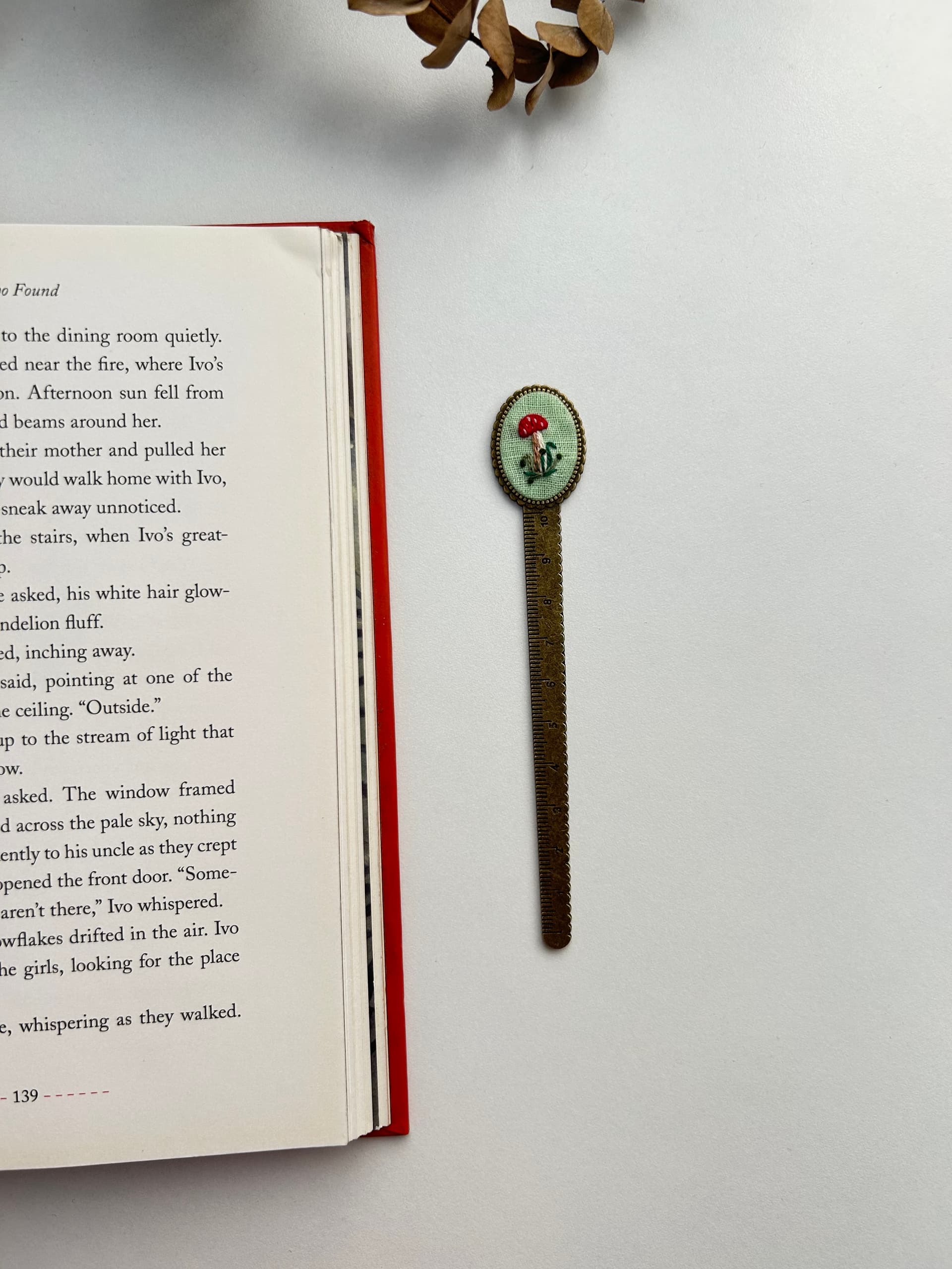 Oval Mashroom scale bookmark  view 4