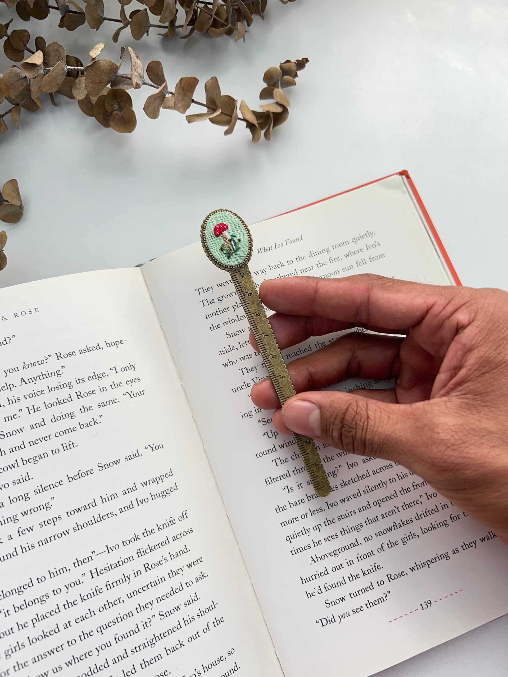 Oval Mashroom scale bookmark  view 3