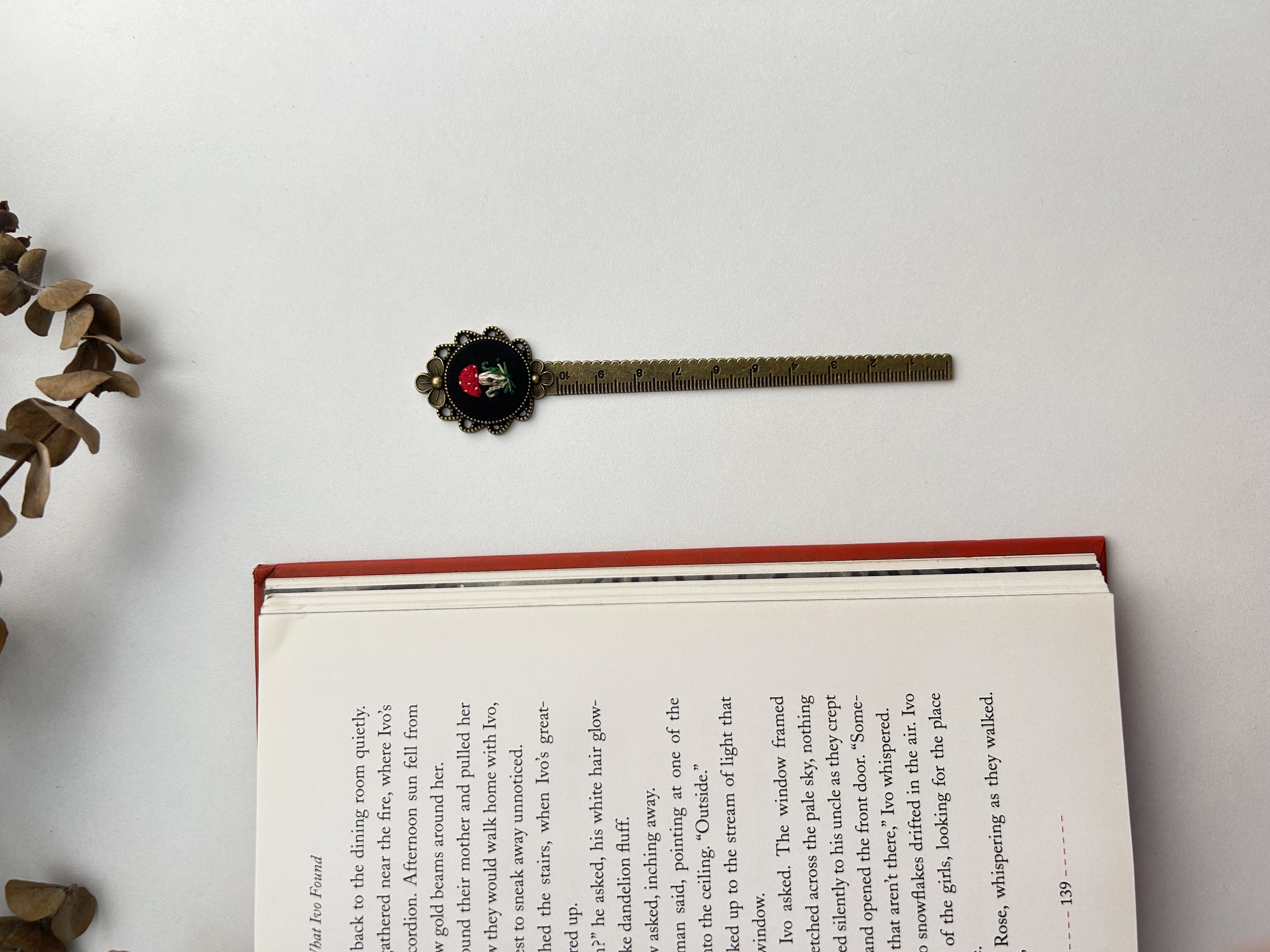 Red Mashroom scale bookmark view 3