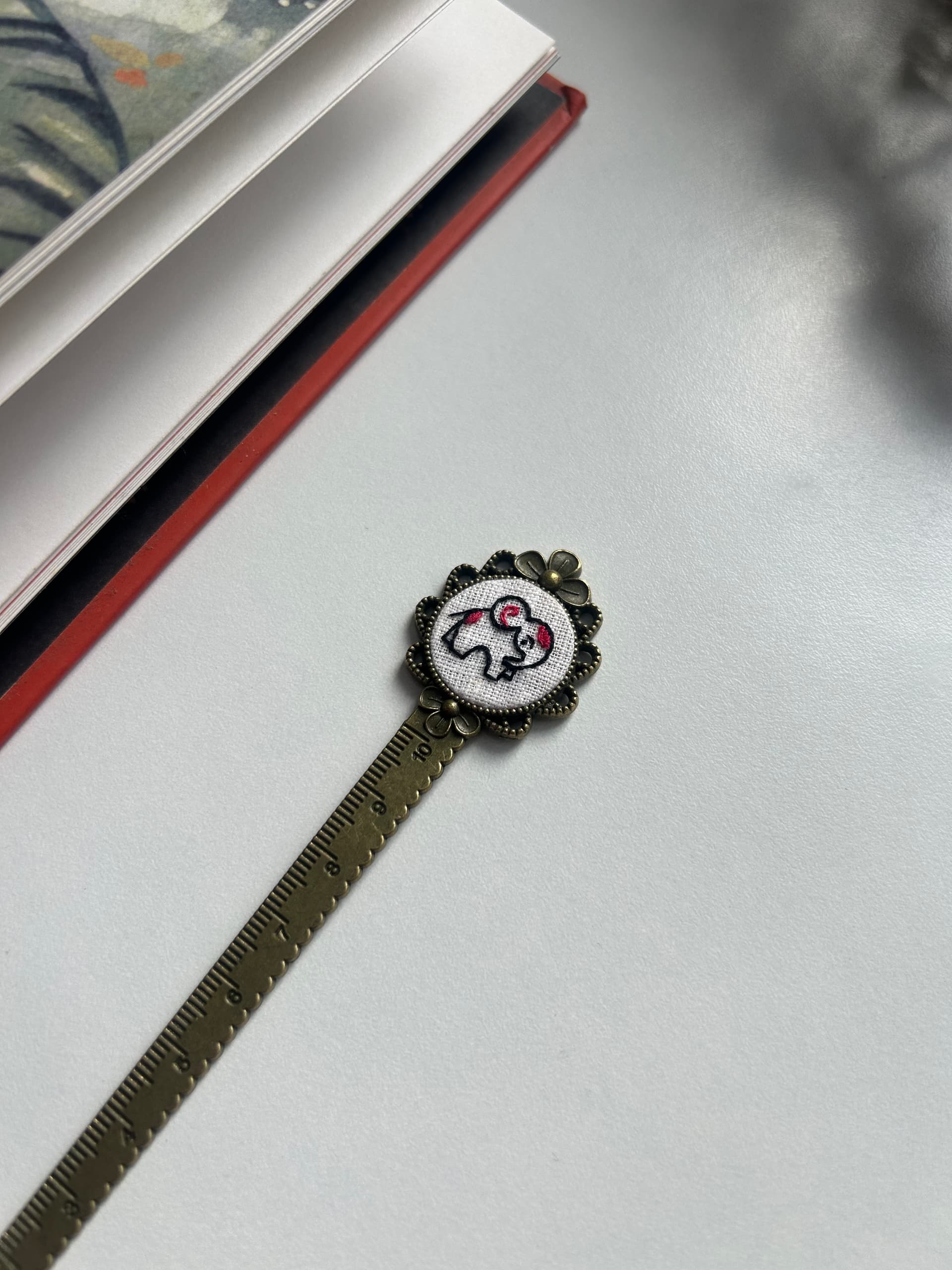 Elephant scale bookmark view 2