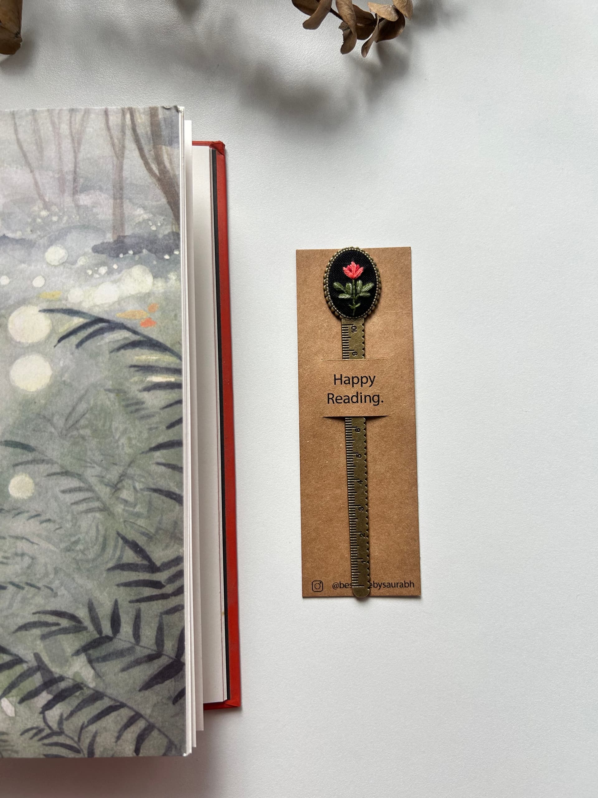 Lotus scale bookmark view 1