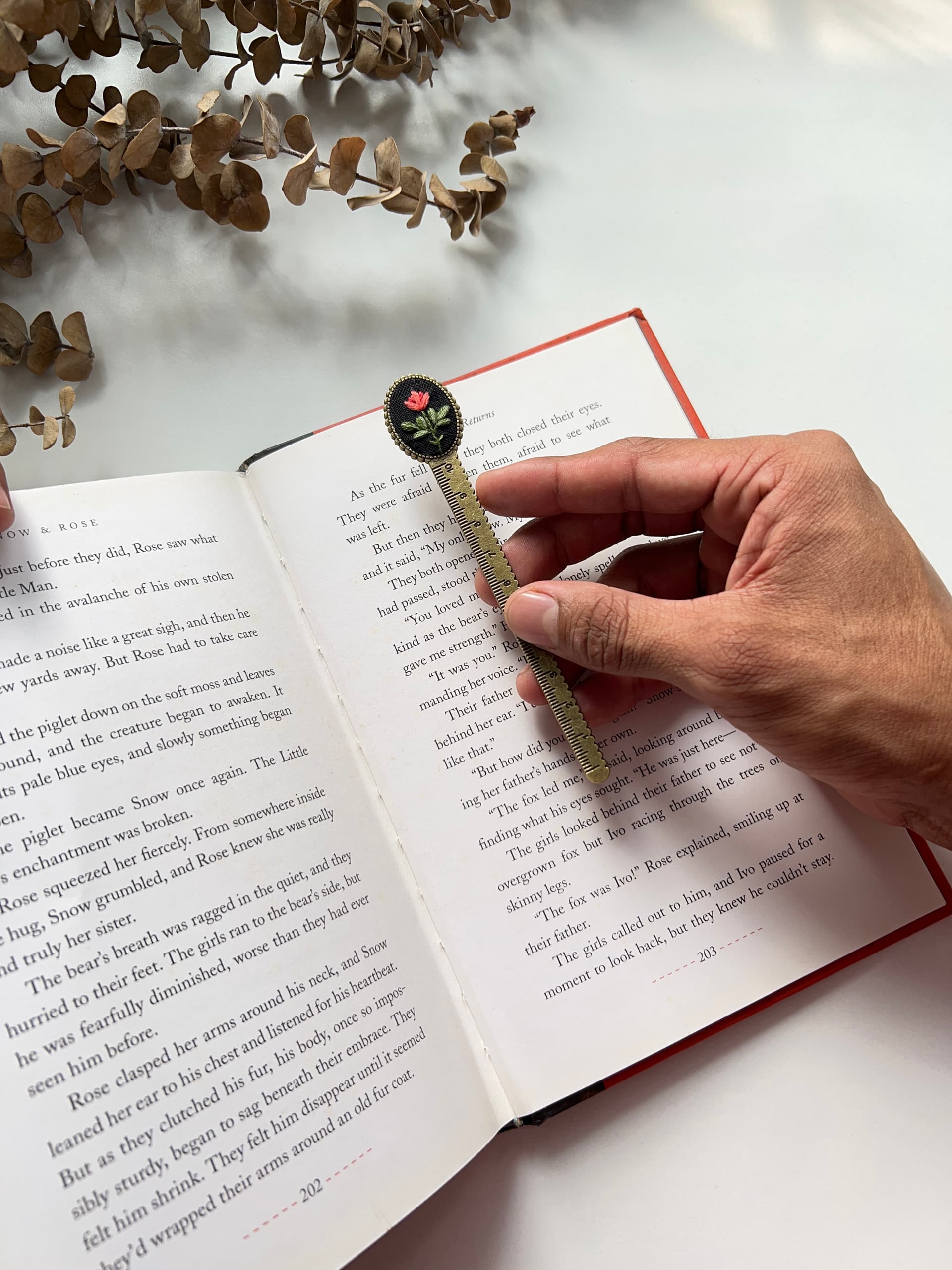 Lotus scale bookmark view 4