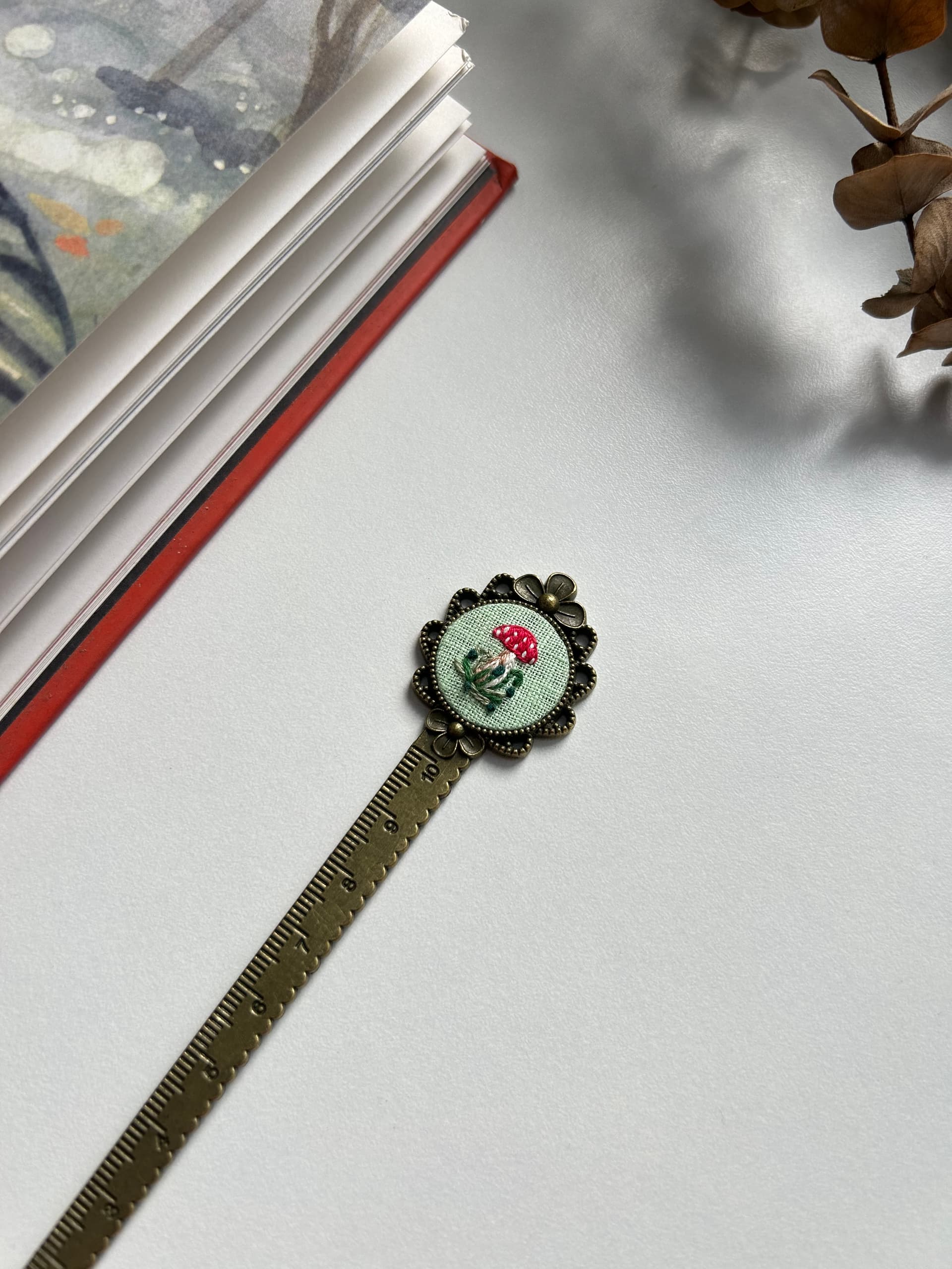 Mash room circle scale bookmark  view 2