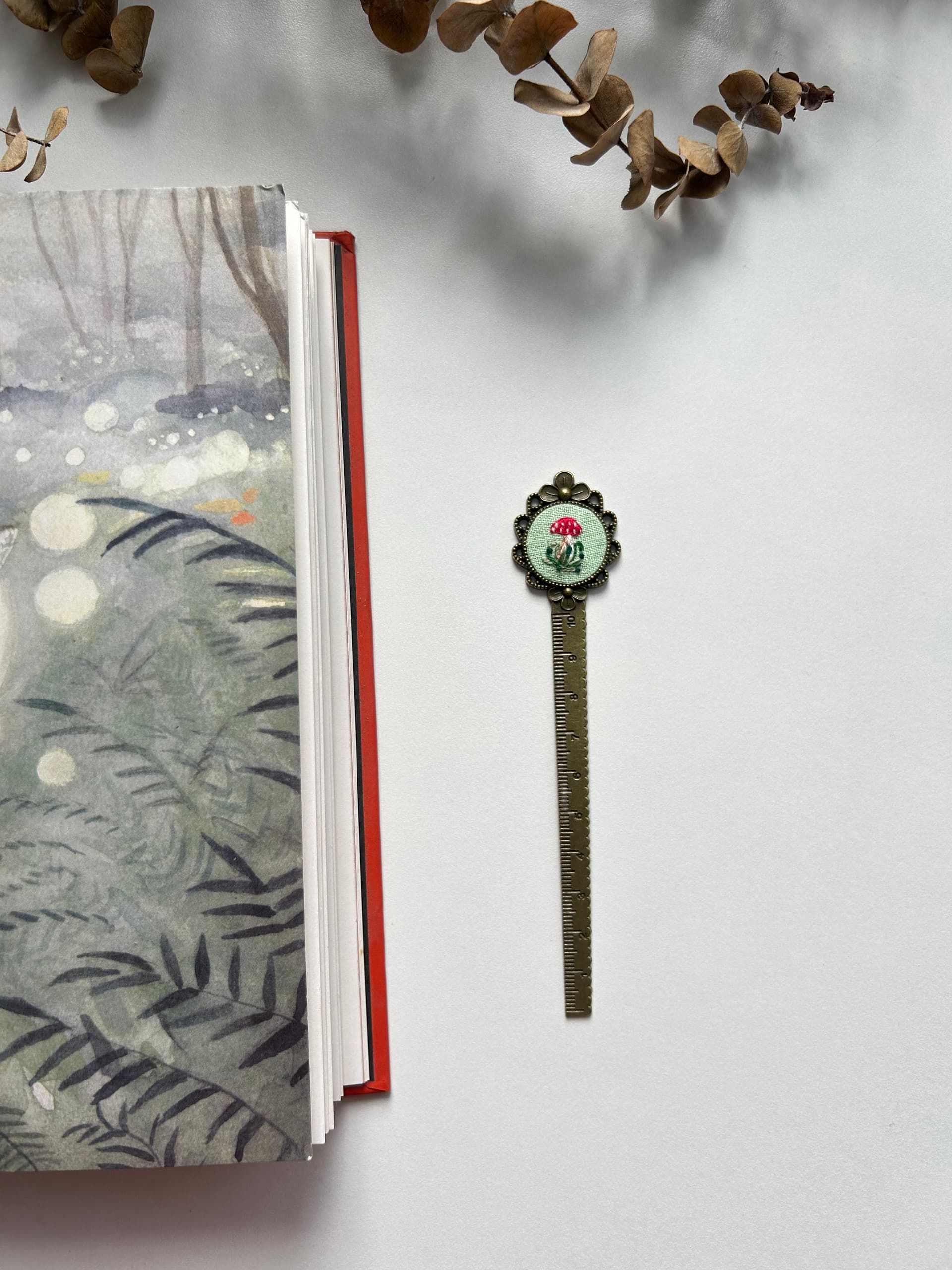 Mash room circle scale bookmark  view 3