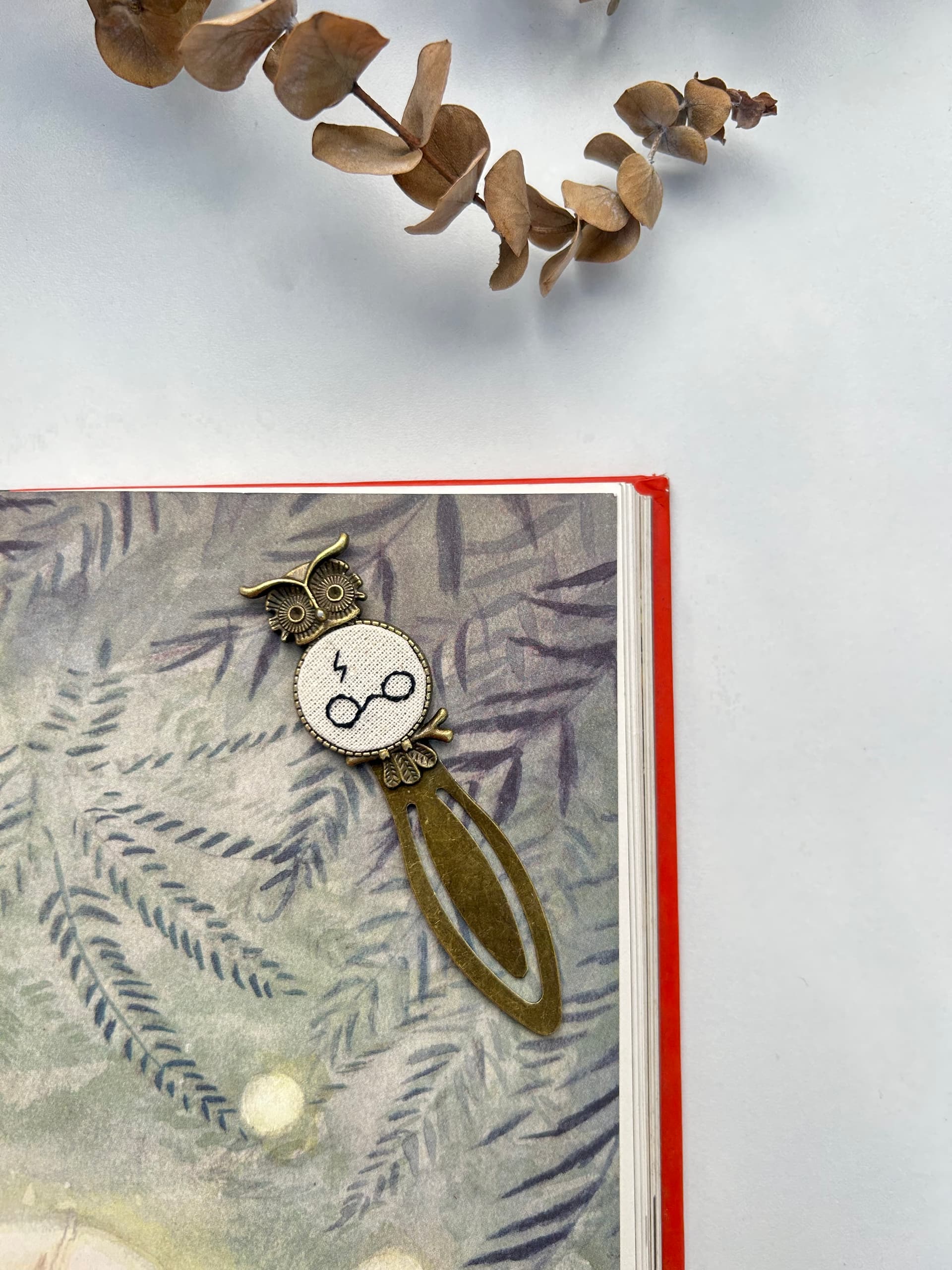 HP glasses & bolt scar book mark view 3