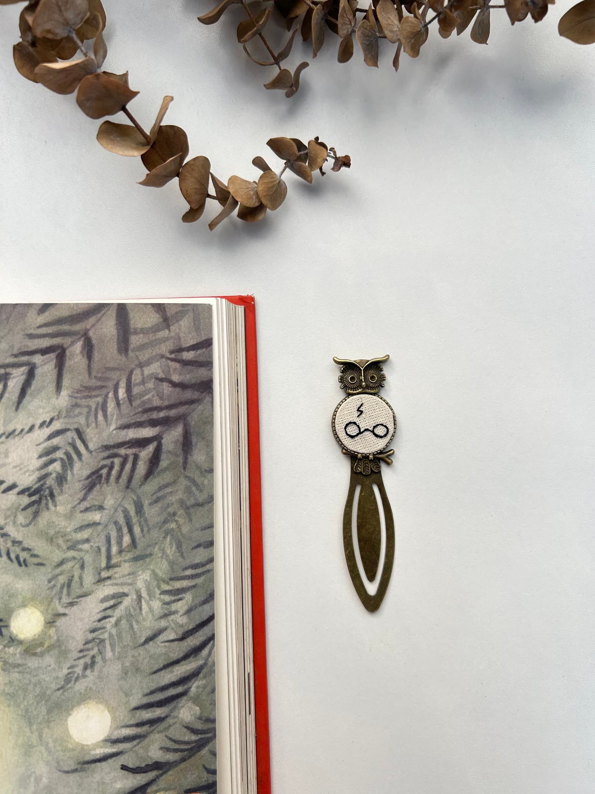 HP glasses & bolt scar book mark view 1