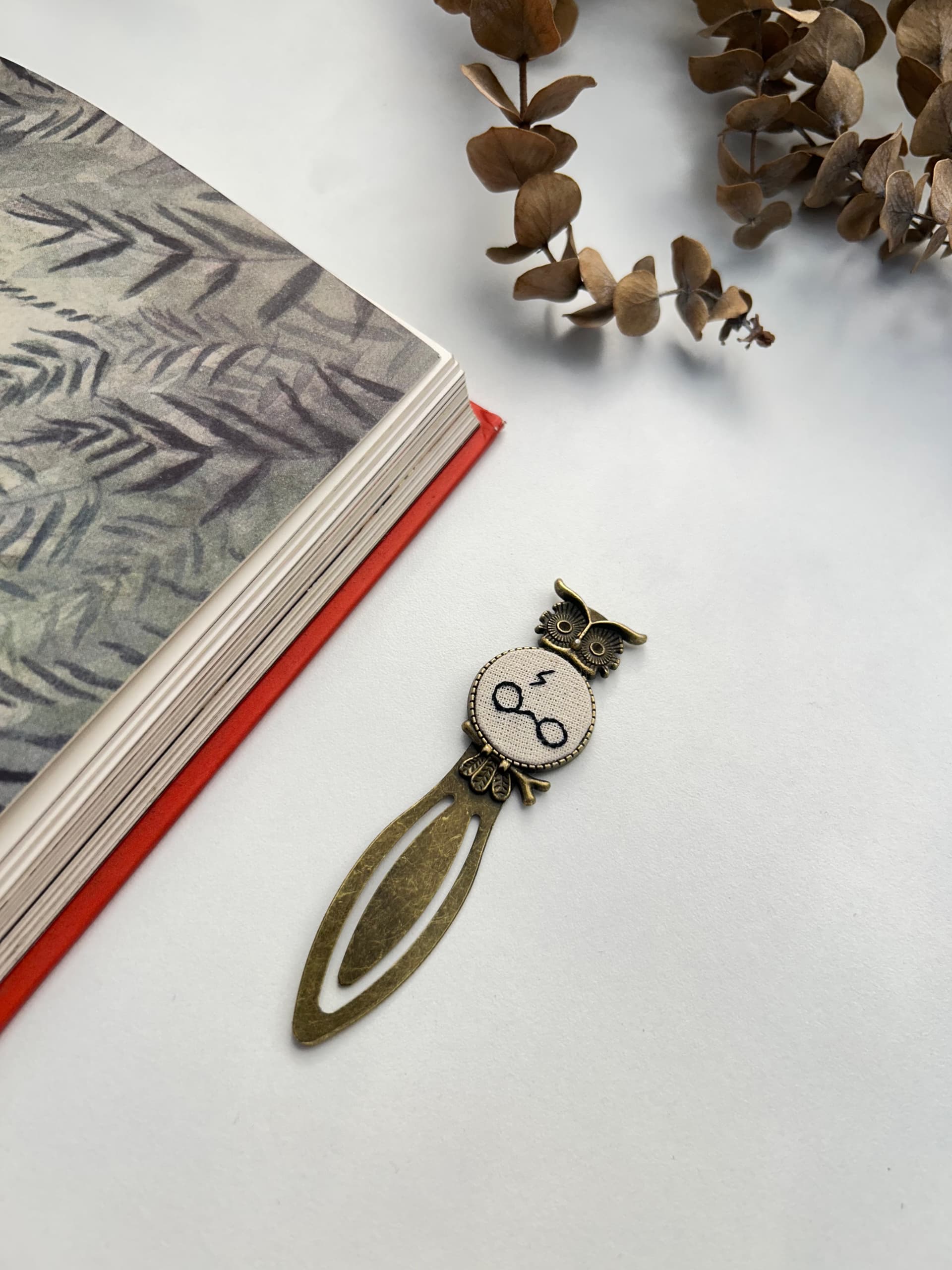 HP glasses & bolt scar book mark view 2