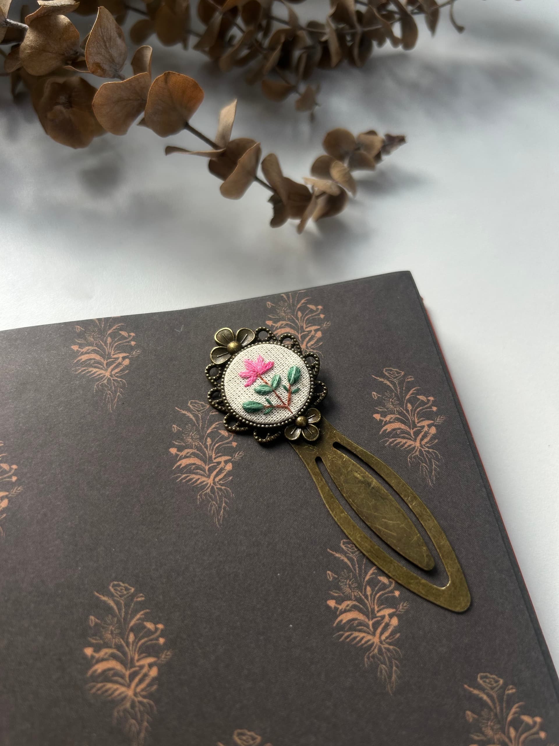 Lotus bookmark  view 3