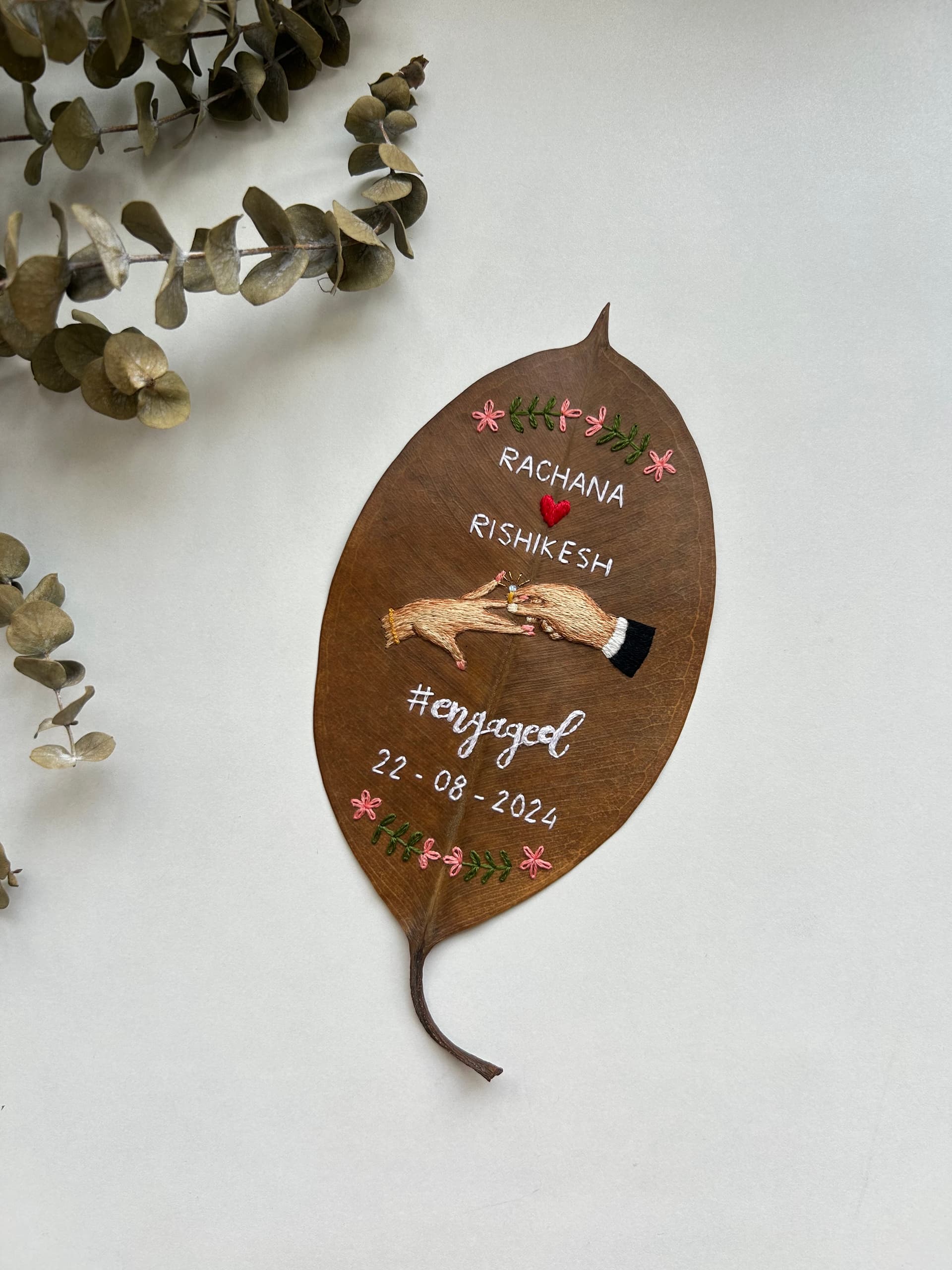 Engagement Leaf Embroidery Frame view 2
