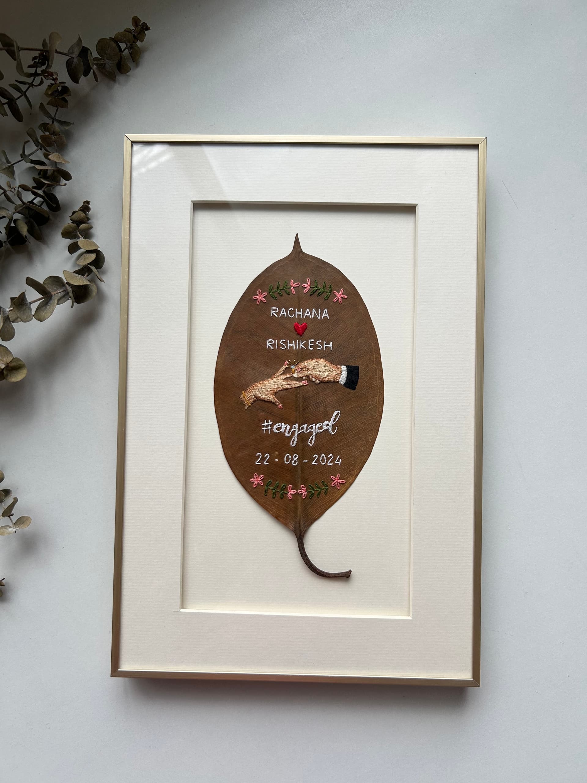 Engagement Leaf Embroidery Frame view 3