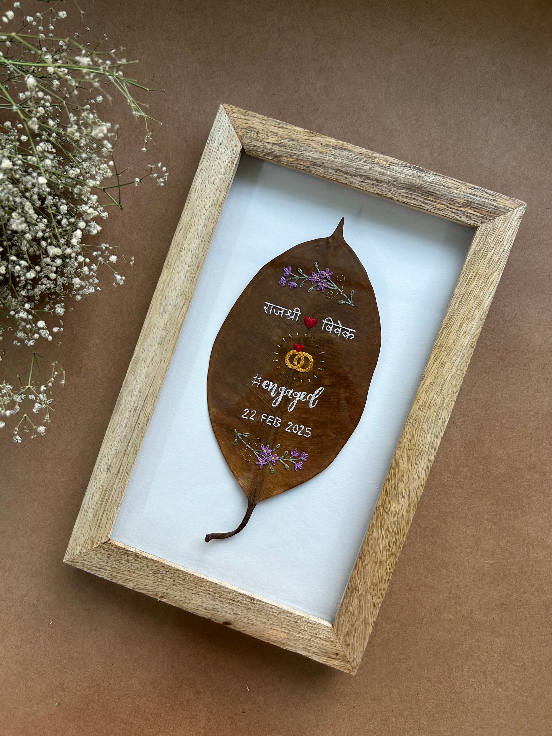 Engagement Rings Leaf Embroidery Frame view 2