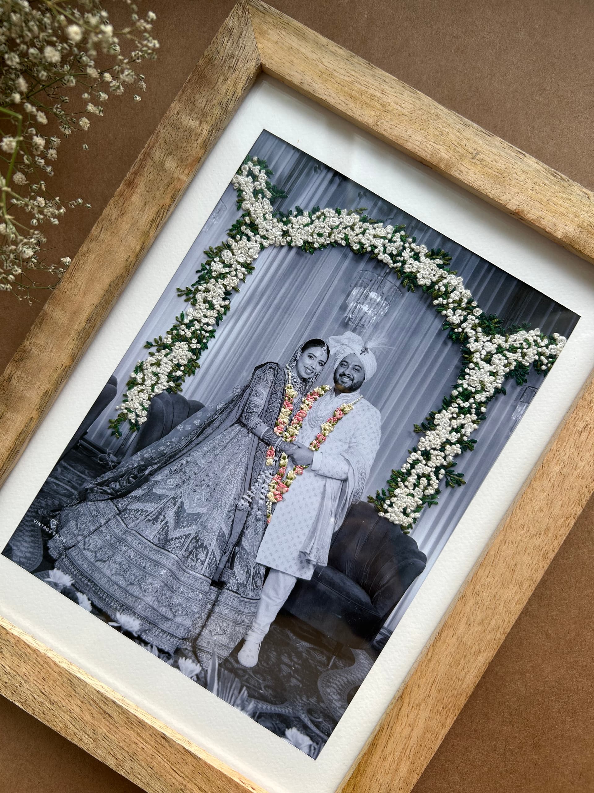 Garlands and floral arrangements embellishment  view 3
