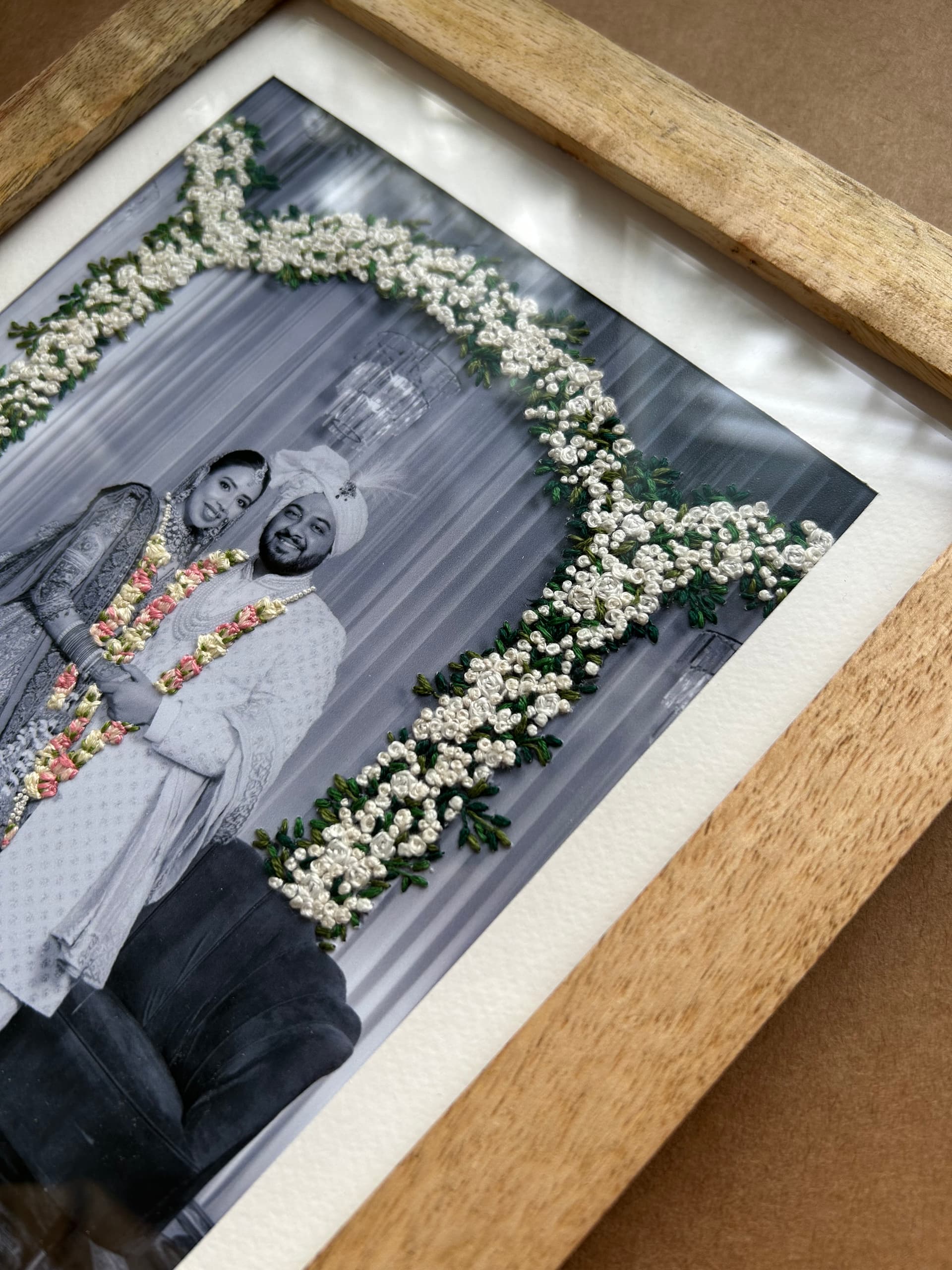 Garlands and floral arrangements embellishment  view 4